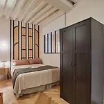 Coru - 3 A Halles Apartment *