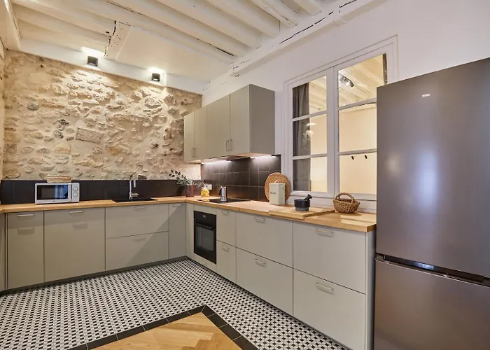 Coru - 3 A Halles Paříž